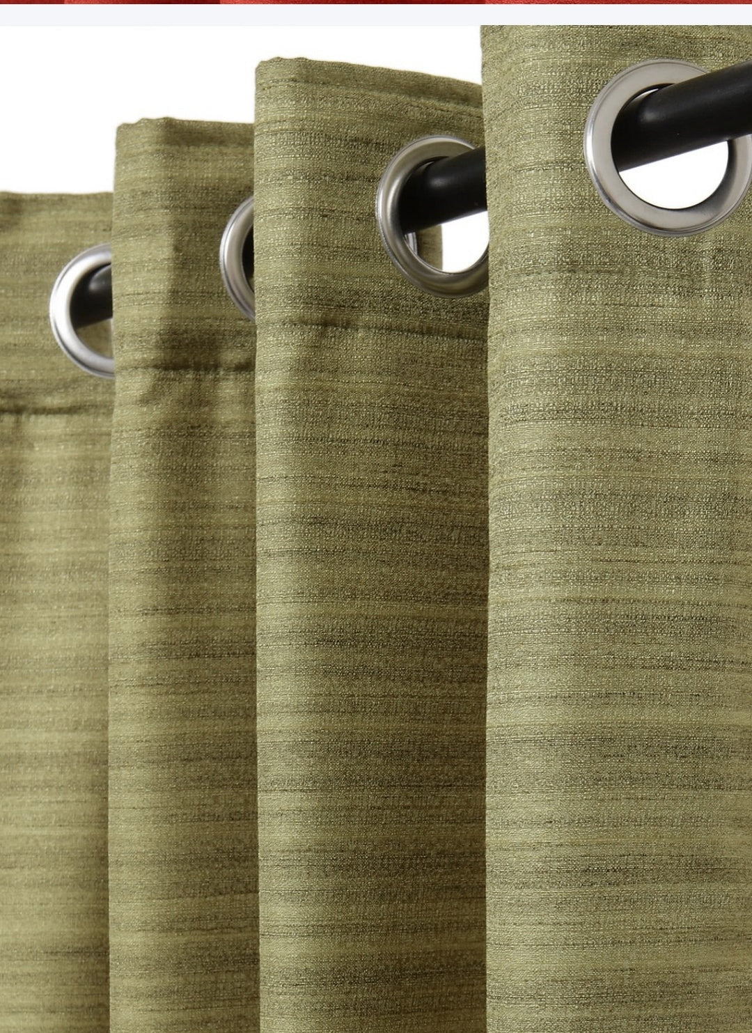 why solid curtains are considered to be better than printed or patterened
