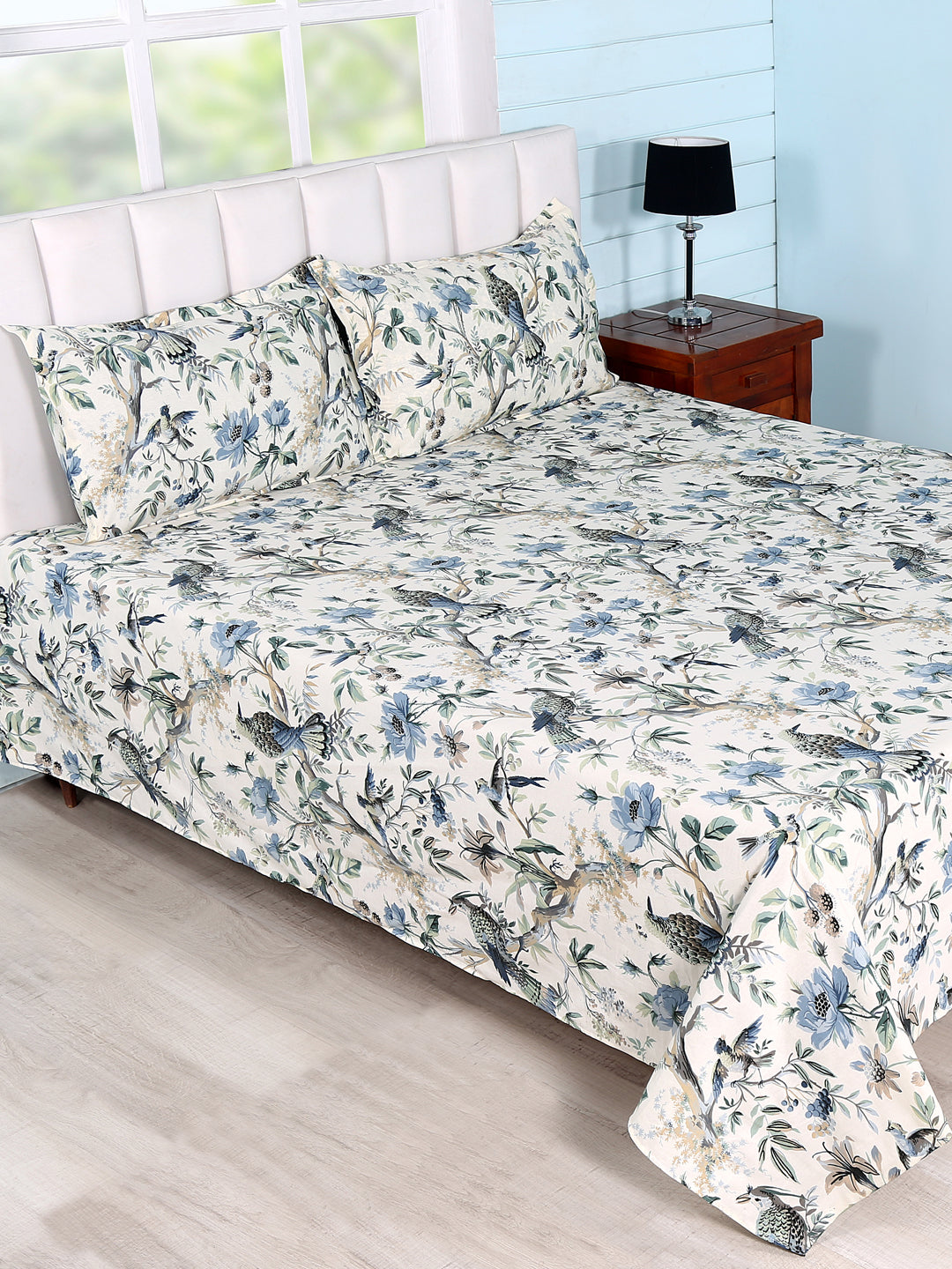 Bedsheets in Blue/White colour made with Cotton Material , Bedding - 3 Pcs Set