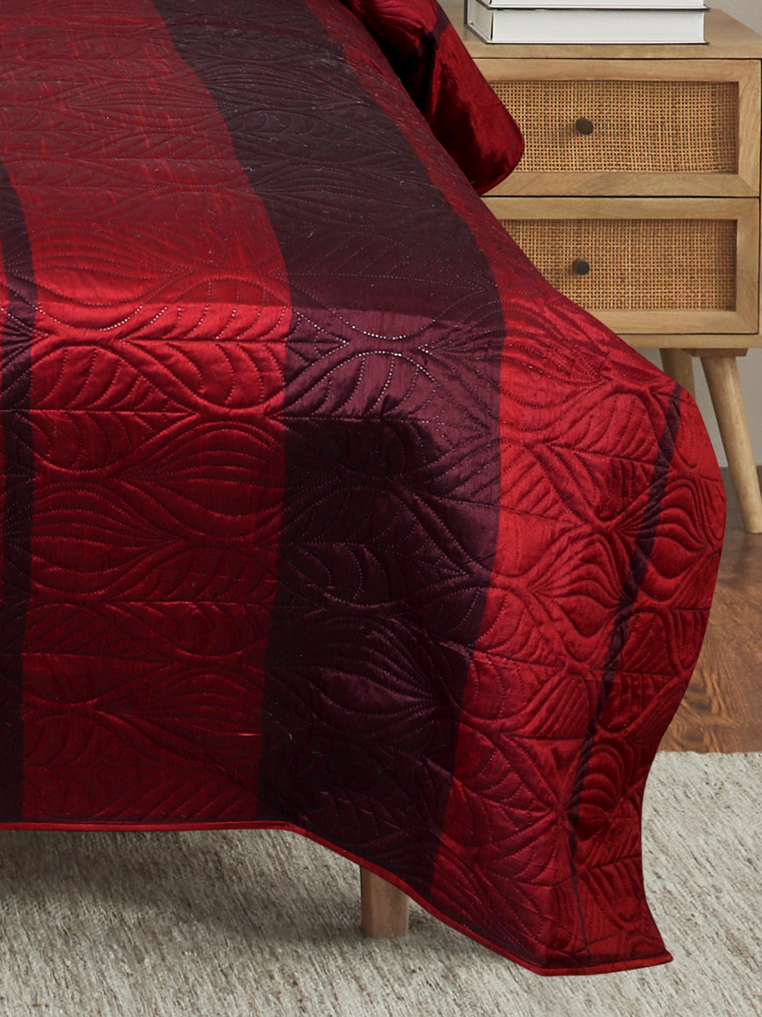 Red Cotton printed comforter reversible design