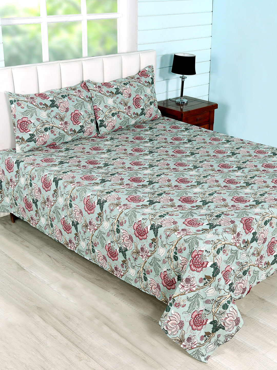 Bedsheets in Green/Red colour made with  Cotton Material , Bedding - 3 Pcs Set