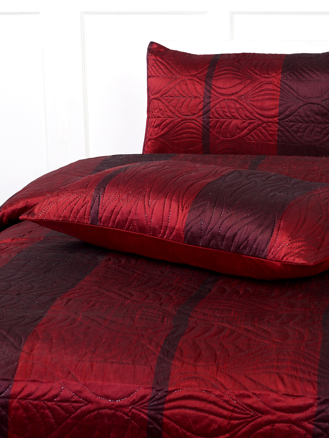 Premium Red Color Printed Reversible Quilted Double King Bed Cover Set - 3Pcs