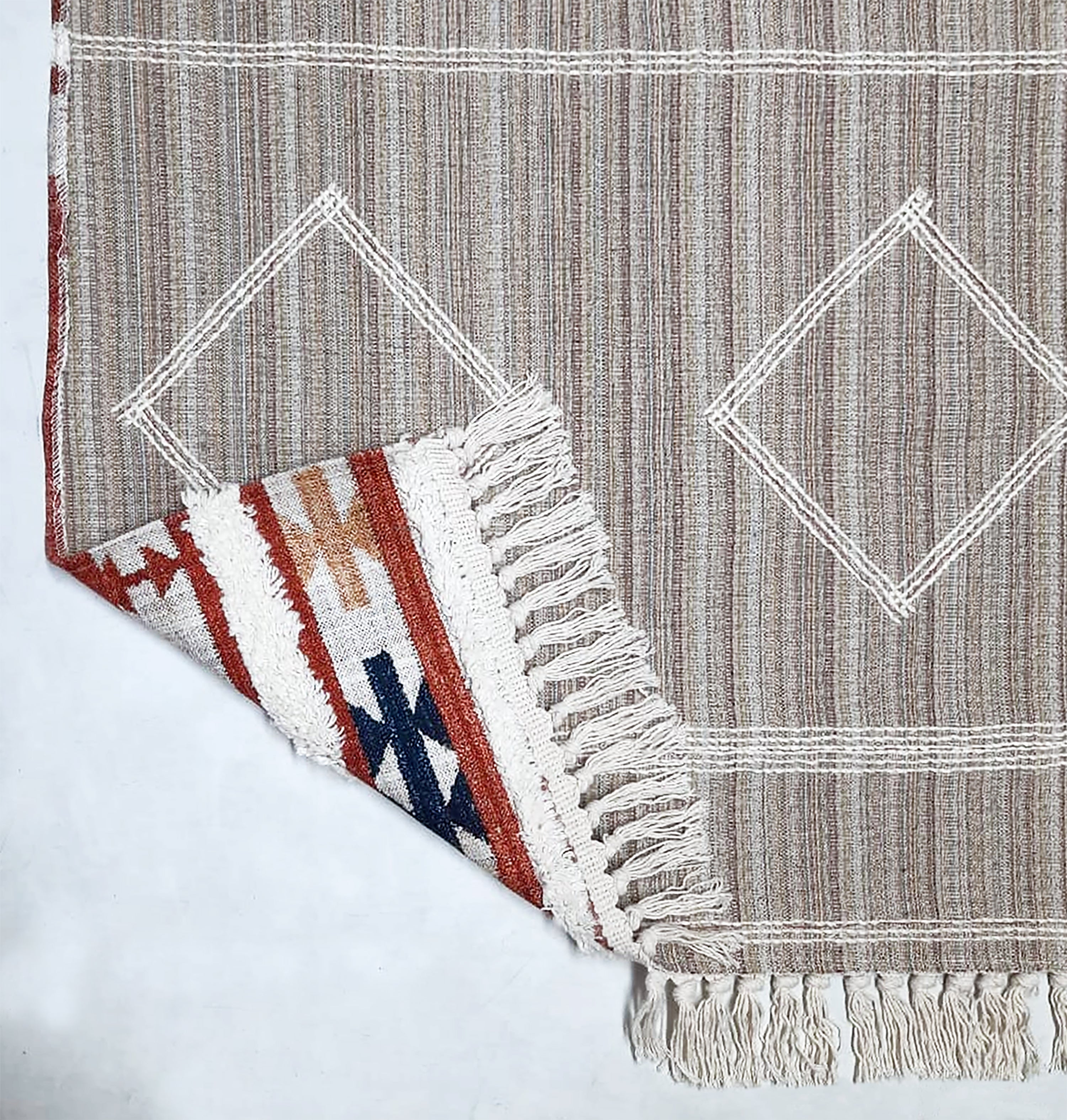 Kingfisher Tufted Rugs – Multi-Color Geometrical Poly-Cotton Blend