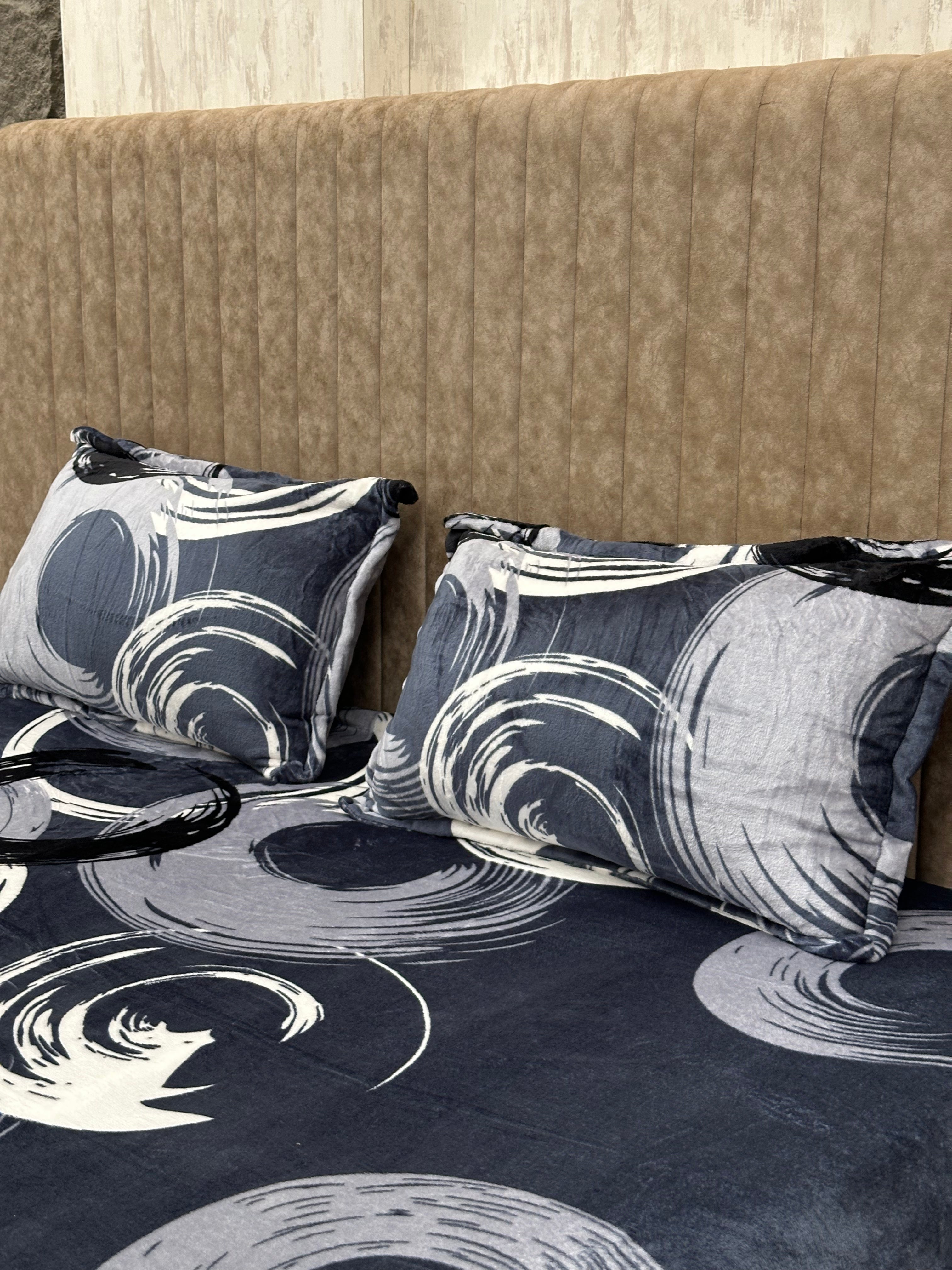 Soumya Blue Geometrical Warm Double Bedsheet with 2 pillow covers