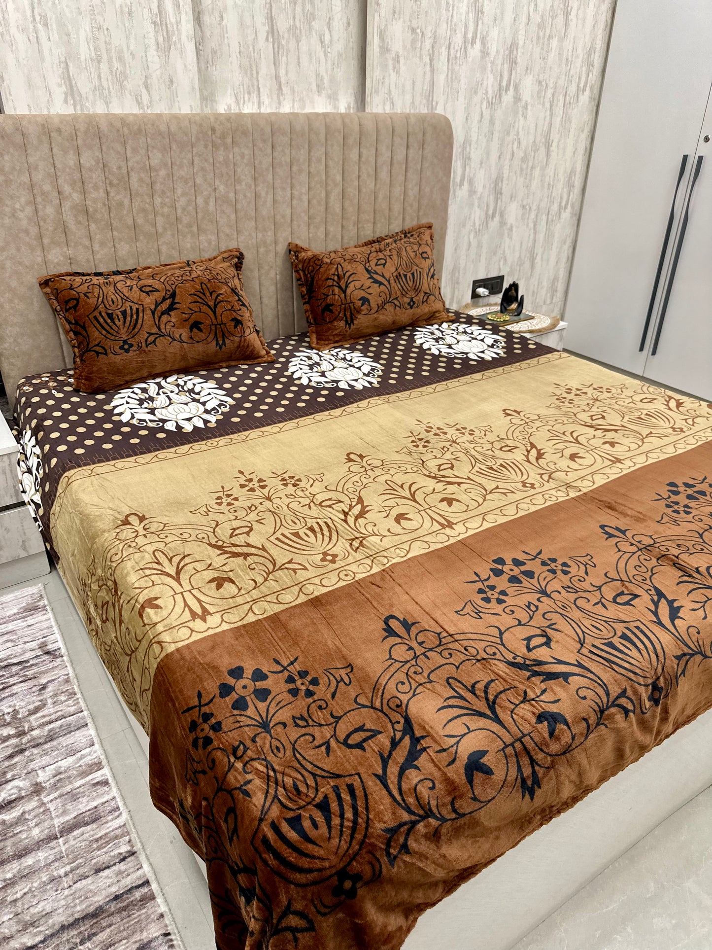 Soumya brown floral Warm Double Bedsheet with 2 pillow covers