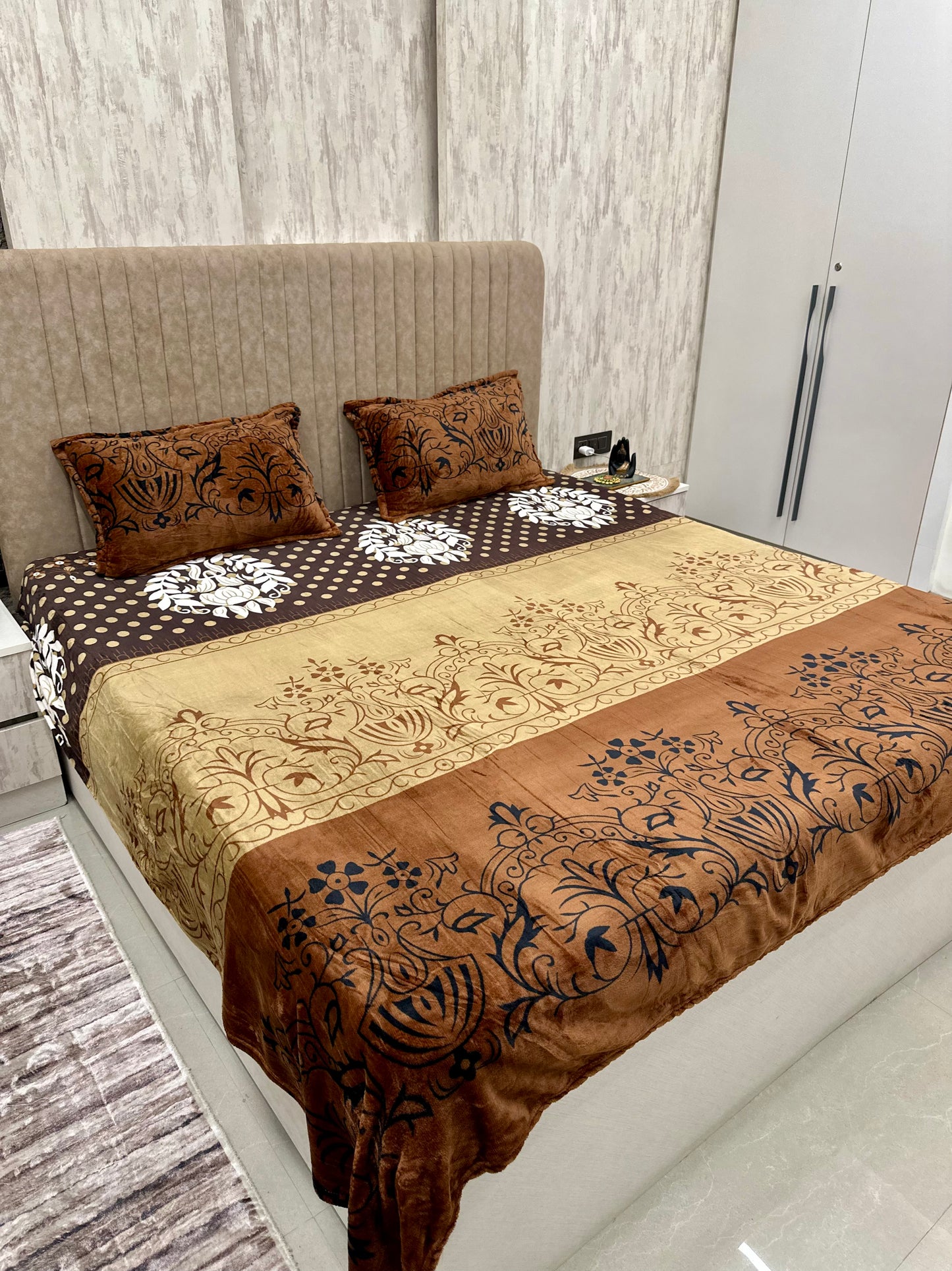 Soumya brown floral Warm Double Bedsheet with 2 pillow covers