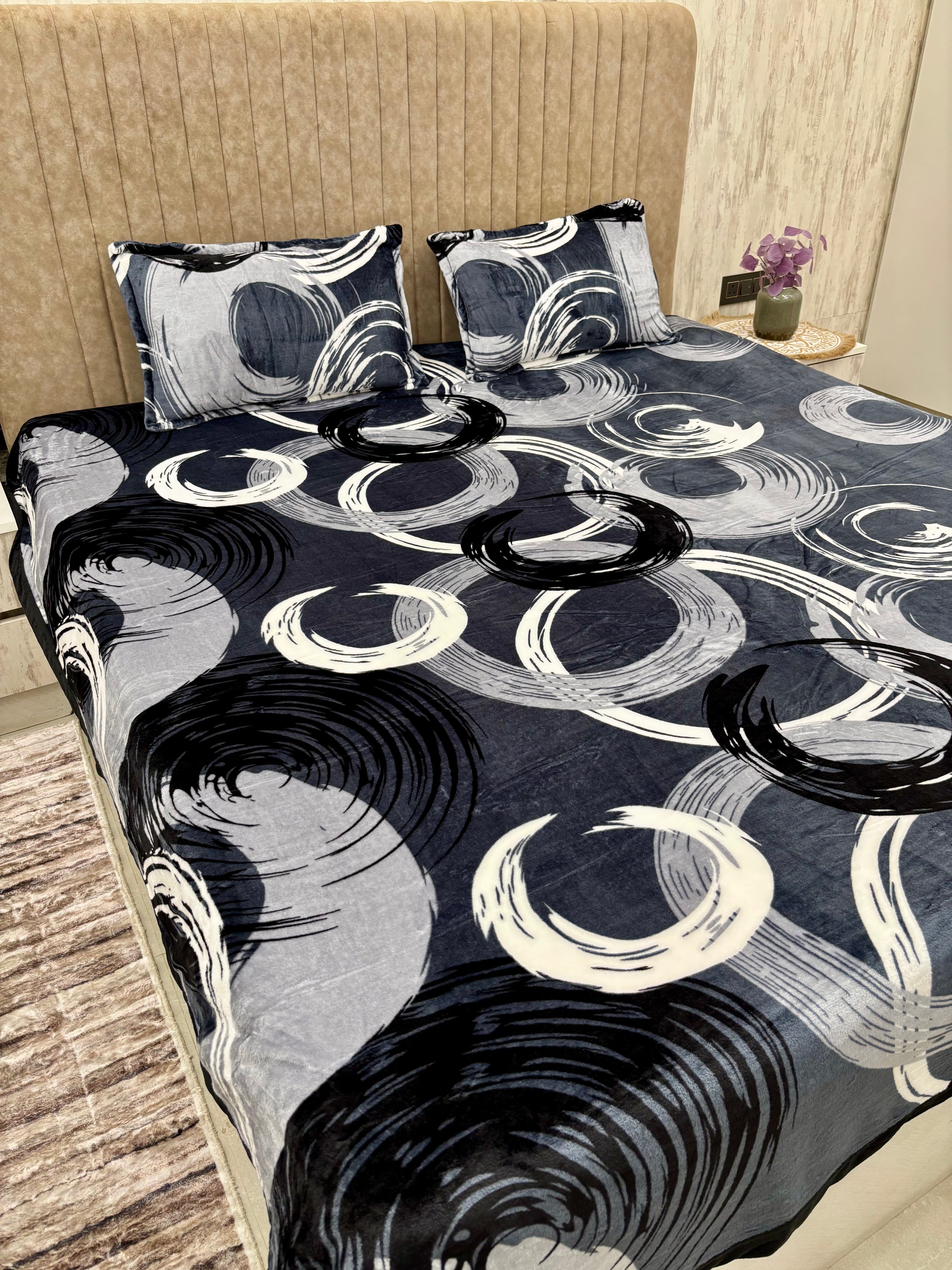Soumya Blue Geometrical Warm Double Bedsheet with 2 pillow covers