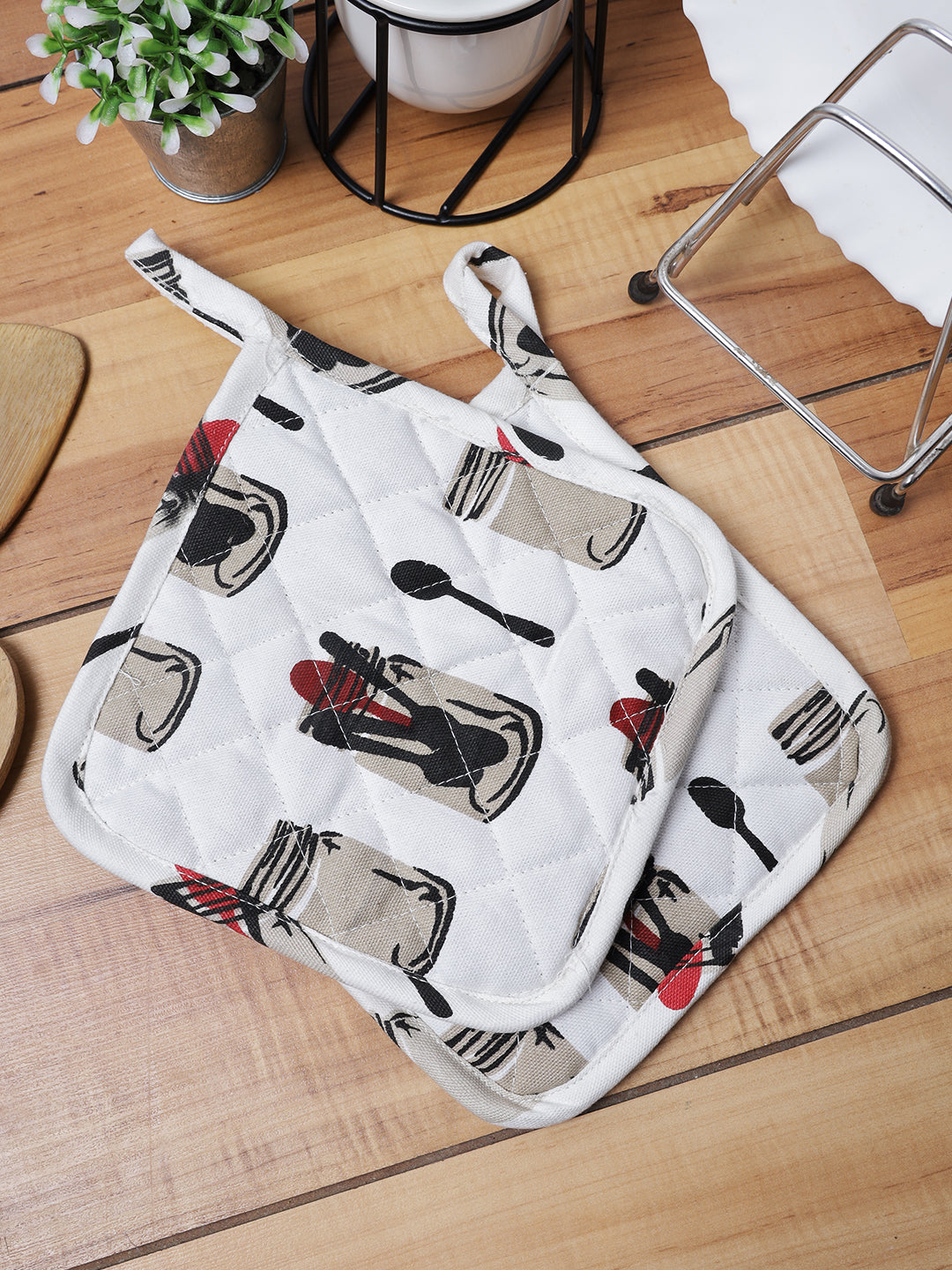 Set of 2 Quilted Heat Resistant Cotton Pot Holder Black and White Color
