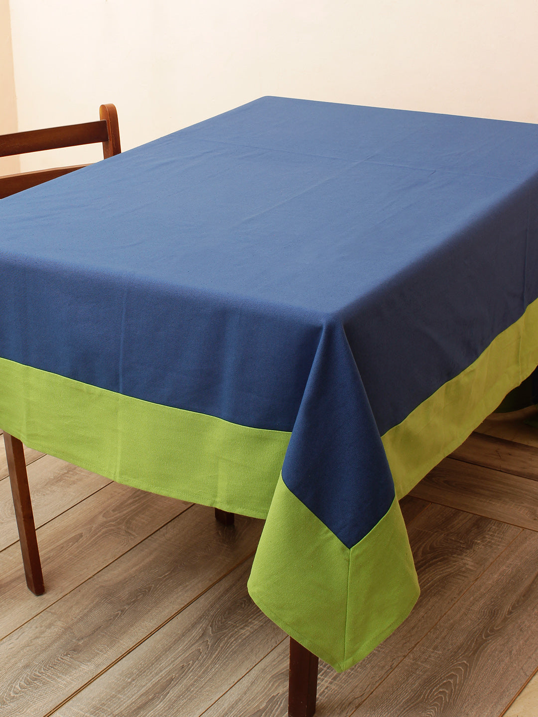 Premium Cotton Solid 6 Seater Dinning Table Cover  with 6 Napkins